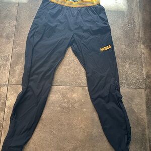 HOKA Men’s Nylon Wind – Size Large – Black/Gold – Athletic / Running